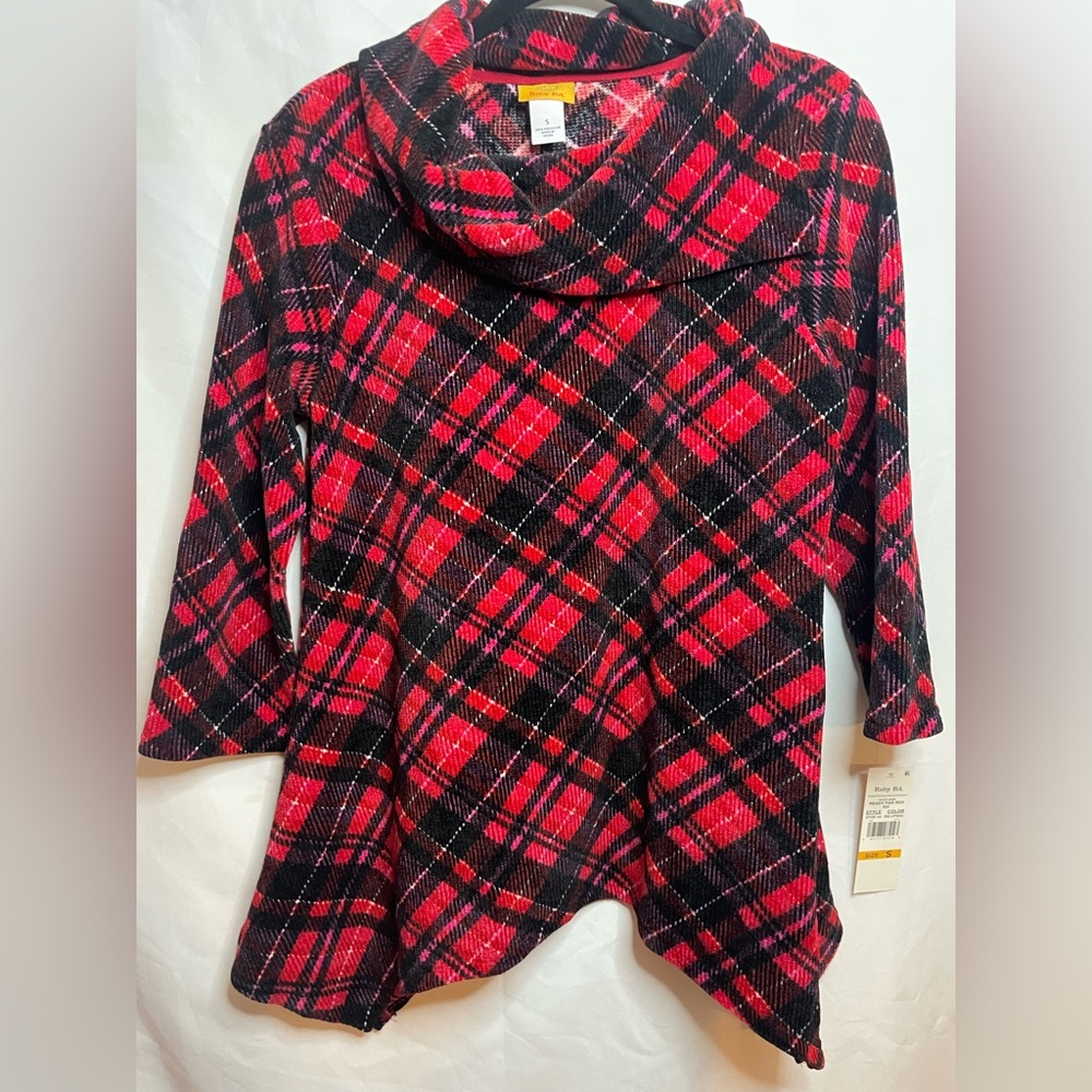 NWT Women’s Ruby Red Plaid Soft Top Size S Y030